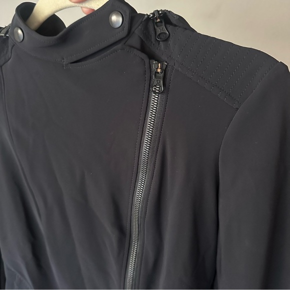 Lululemon Bust A Move Jacket Peplum Black Hood Soft Shell $178.00 - Picture 16 of 16